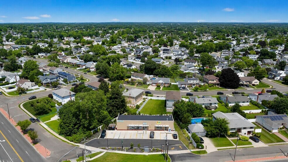 1234 Stewart Ave, Bethpage, NY à vendre - Photo du bâtiment - Image 3 de 40