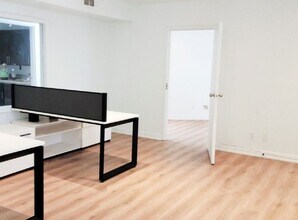 750-754 Yonge St, Toronto, ON à louer Photo intérieure- Image 2 de 8