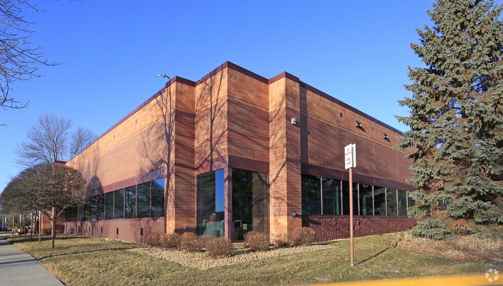 4200 Dahlberg Dr, Golden Valley, MN à louer - Photo du bâtiment - Image 2 de 2
