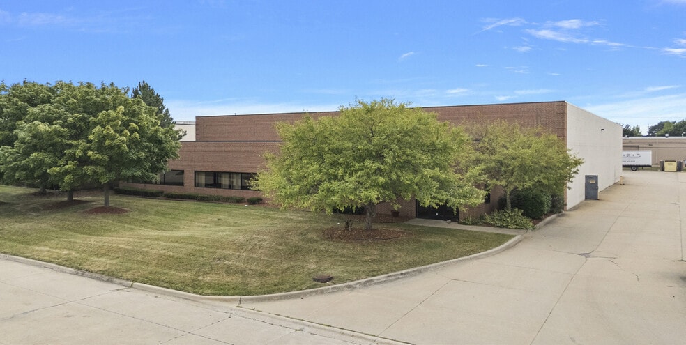 44837 Morley Dr, Clinton Township, MI à vendre - Photo principale - Image 1 de 8
