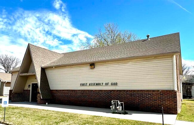 Plus de détails pour 206 N 2nd St, Tonkawa, OK - Spécialité à vendre
