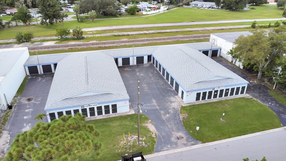 3500 Morris St N, Saint Petersburg, FL à louer - Photo du bâtiment - Image 2 de 5