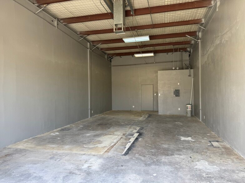 4291 Polaris Ave, Las Vegas, NV à louer - Photo du bâtiment - Image 3 de 5