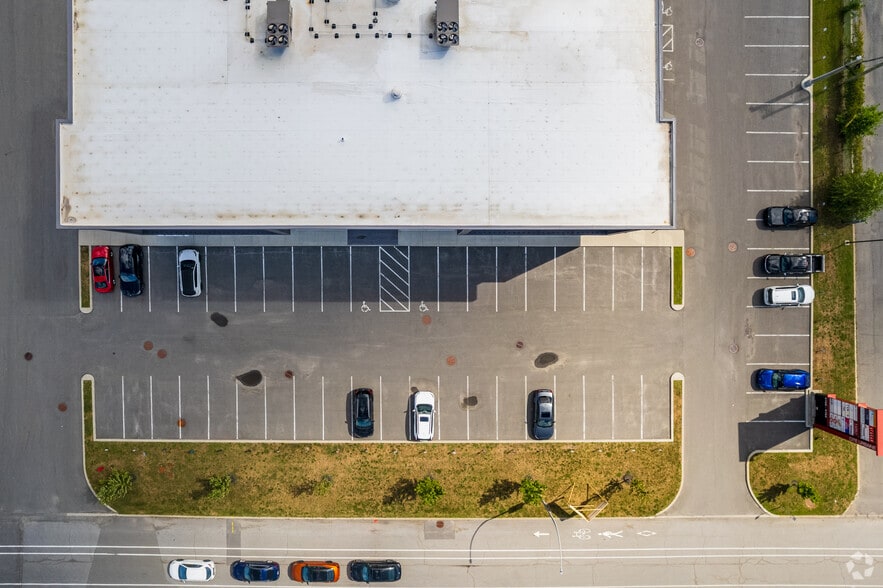 4700-4762 Louis-B.-Mayer Rue, Laval, QC for lease - Building Photo - Image 2 of 24