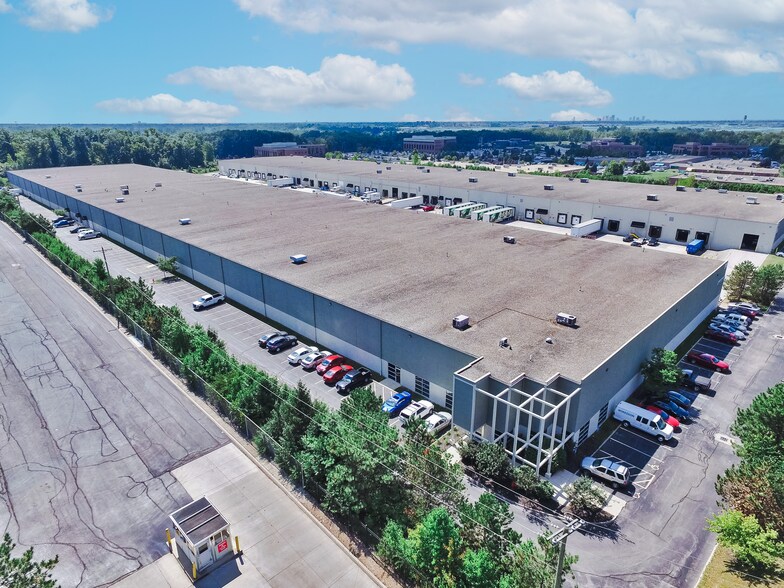 861 Taylor Rd, Gahanna, OH à louer - Photo du bâtiment - Image 2 de 8