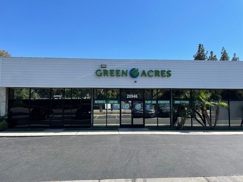 20934-20950 Victory Blvd, Woodland Hills, CA à louer - Photo du bâtiment - Image 2 de 9