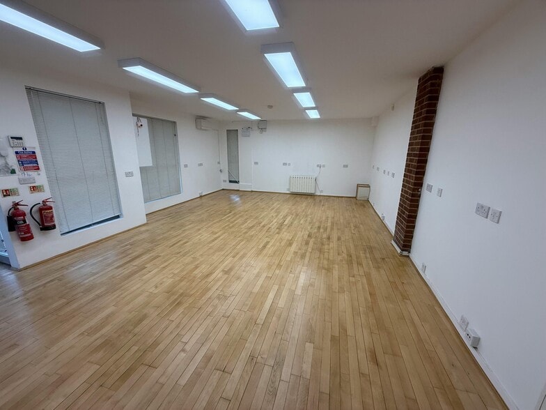 15-16 Trafalgar St, Brighton for lease - Building Photo - Image 3 of 13