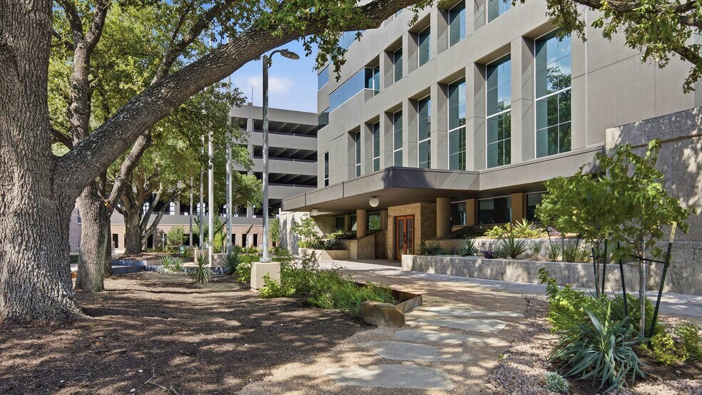7600 Burnet Rd, Austin, TX à louer - Photo du bâtiment - Image 3 de 17