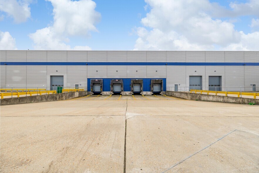 Choats Rd, Dagenham à louer - Photo du bâtiment - Image 2 de 23