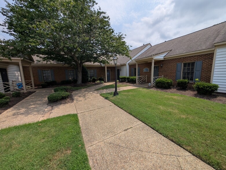 729 Thimble Shoals Blvd, Newport News, VA à vendre - Photo du bâtiment - Image 2 de 14