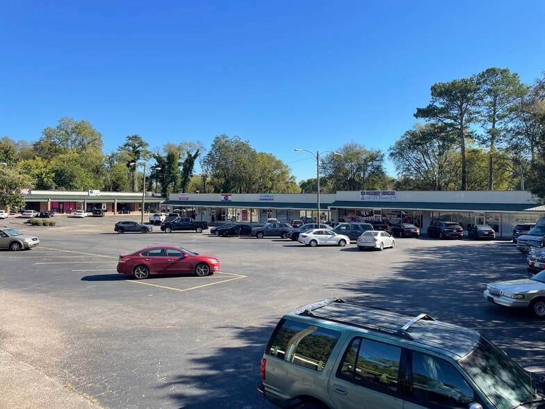 2501 Oakwood Ave NW, Huntsville, AL for sale - Building Photo - Image 2 of 7