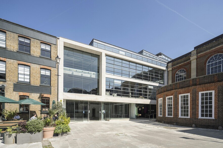 42 St. John St, Londres à louer - Photo du bâtiment - Image 2 de 16