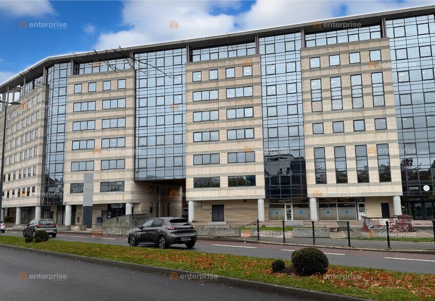Bureau dans Roubaix à louer - Photo du bâtiment - Image 2 de 6