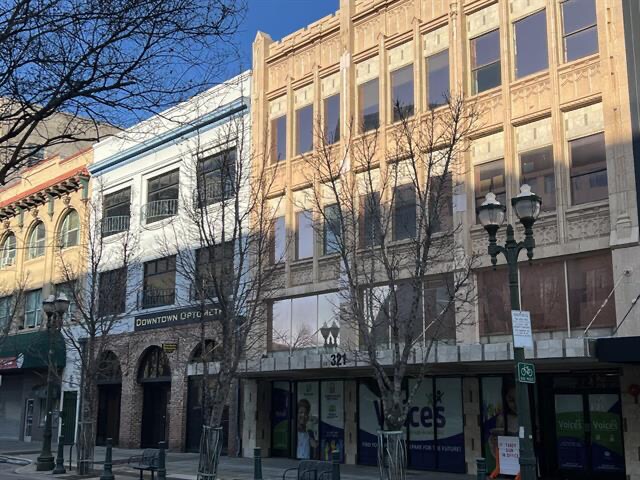 321 E Weber Ave, Stockton, CA à vendre - Photo du bâtiment - Image 2 de 4