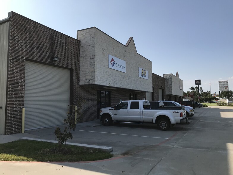 3511 N Loop 336 E, Conroe, TX for lease - Building Photo - Image 1 of 12