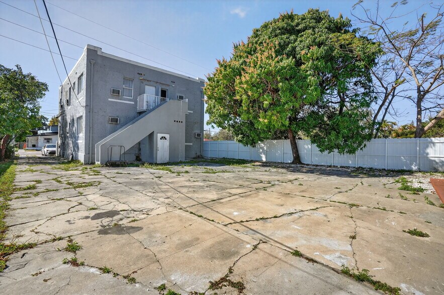 767 NW 35th St, Miami, FL à vendre - Photo du bâtiment - Image 3 de 16