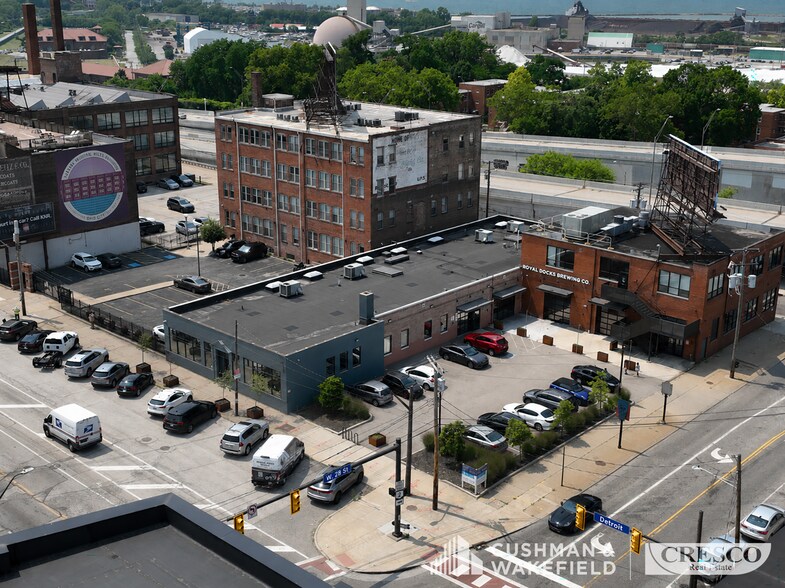 2814 Detroit Ave, Cleveland, OH à vendre - Photo du bâtiment - Image 3 de 22