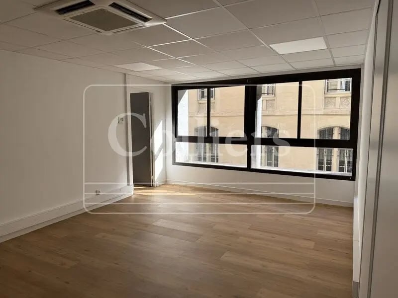 Office in Marseille for lease Interior Photo- Image 1 of 4