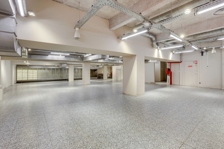 Avenue Daumesnil, Paris à vendre - Photo du bâtiment - Image 2 de 9