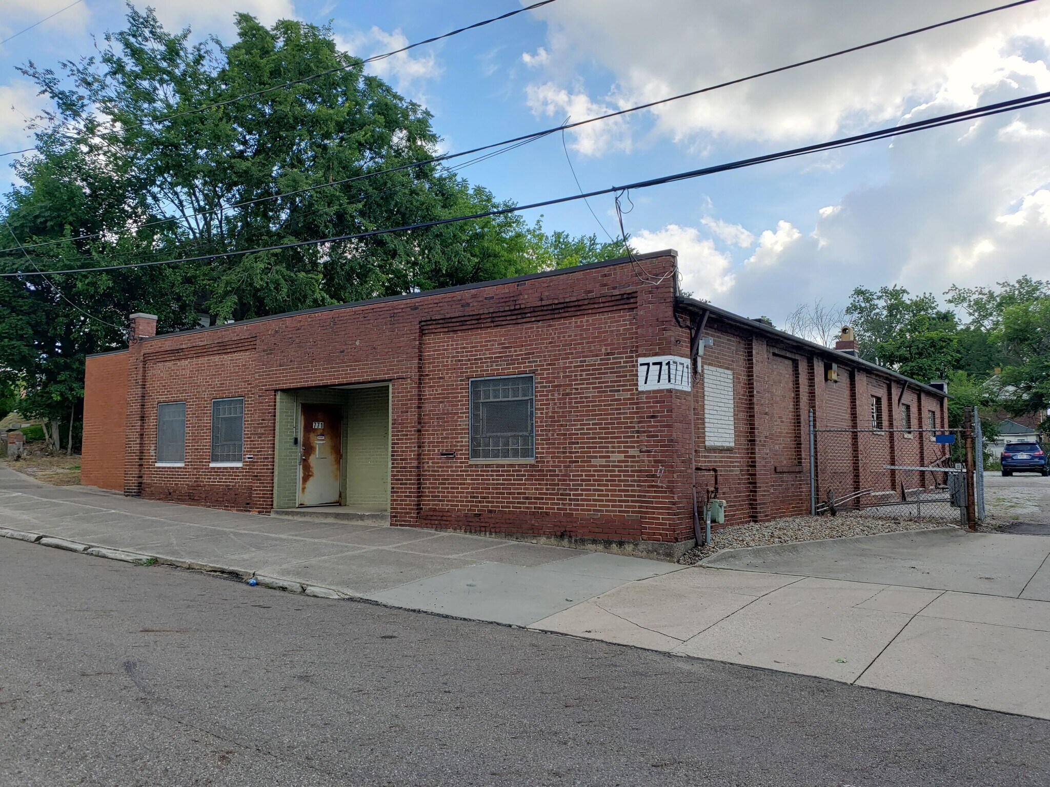 771 Moon St, Akron, OH à vendre Photo du bâtiment- Image 1 de 18