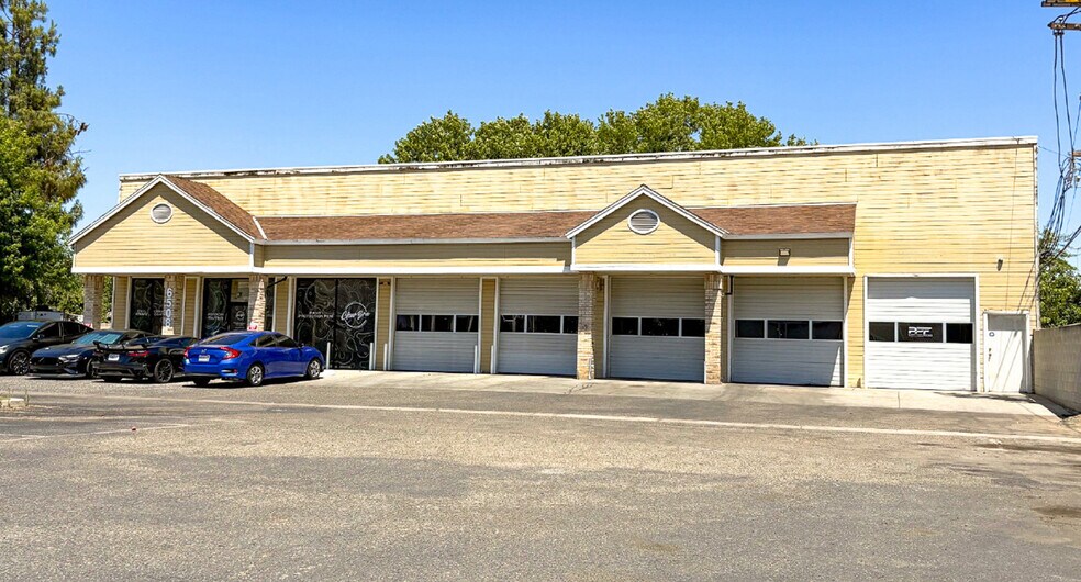 6508 N Blackstone Ave, Fresno, CA for lease - Building Photo - Image 2 of 2