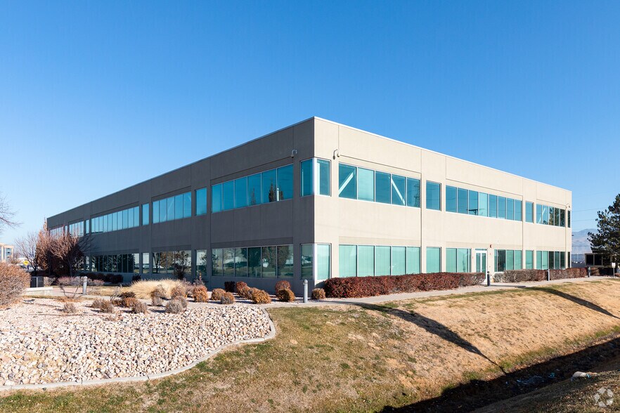 1355 S 4700 W, Salt Lake City, UT à louer - Photo du bâtiment - Image 2 de 4