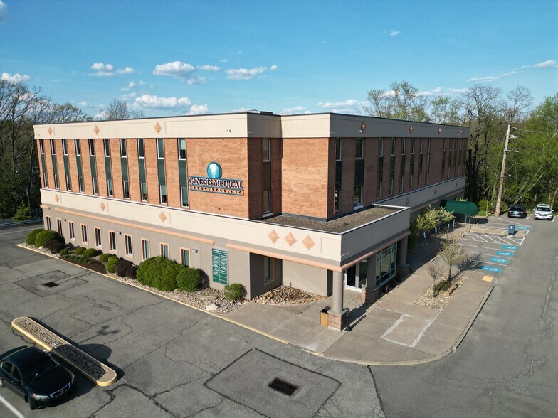 8150 Perry Hwy, Pittsburgh, PA à louer - Photo du bâtiment - Image 1 de 8