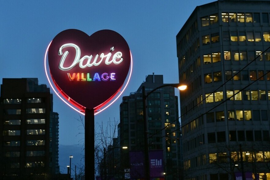 1026 Davie St, Vancouver, BC à louer - Photo du bâtiment - Image 2 de 2