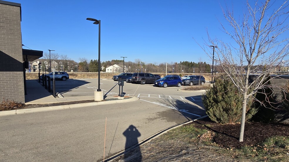 147 West End Cir, Verona, WI for lease - Building Photo - Image 3 of 35