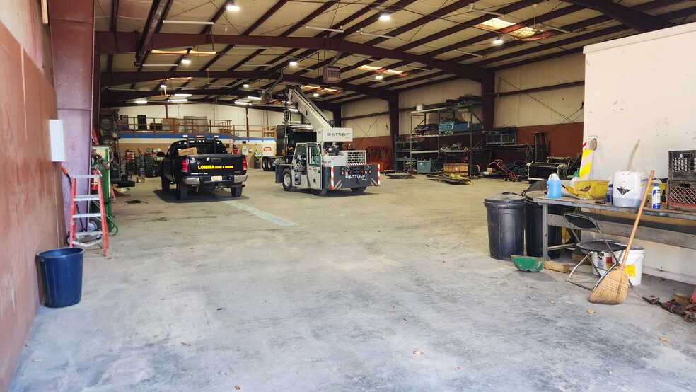 10020 Industrial Dr, Pineville, NC for lease - Building Photo - Image 2 of 14