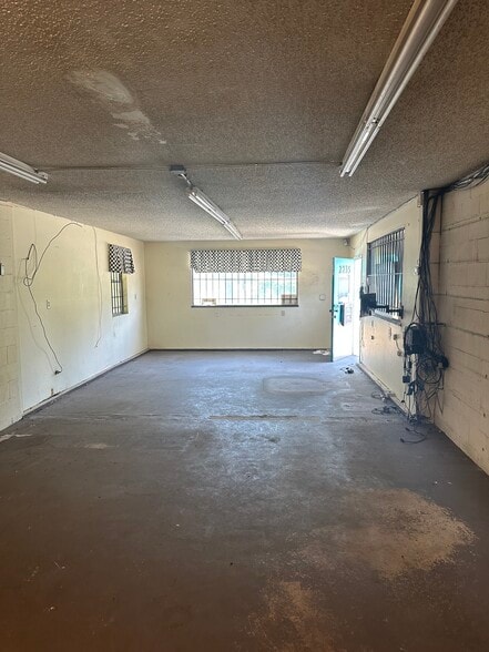 2735 Rosselle St, Jacksonville, FL for lease - Building Photo - Image 2 of 4