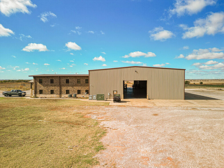 7604 S Highway 132, Drummond, OK à vendre - Photo du bâtiment - Image 3 de 34