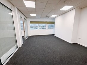 Dunleavy Dr, Cardiff for lease Interior Photo- Image 2 of 2