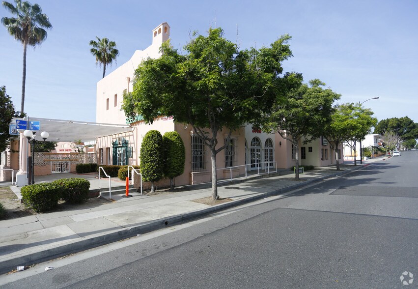 2960 E Colorado Blvd, Pasadena, CA à vendre - Photo du bâtiment - Image 2 de 12