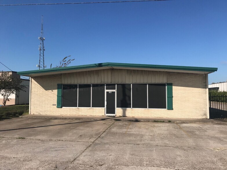 726 Main St, Clute, TX for lease - Building Photo - Image 3 of 5