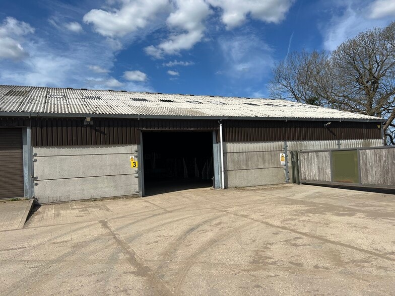 Store 3 Hill Farm, Hill Farm Lane, Codmore Hill, Pulborough for lease - Primary Photo - Image 1 of 10