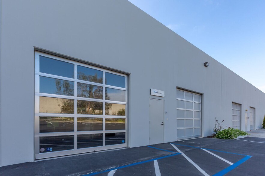 2052 Corte del Nogal, Carlsbad, CA à vendre - Photo du bâtiment - Image 3 de 11