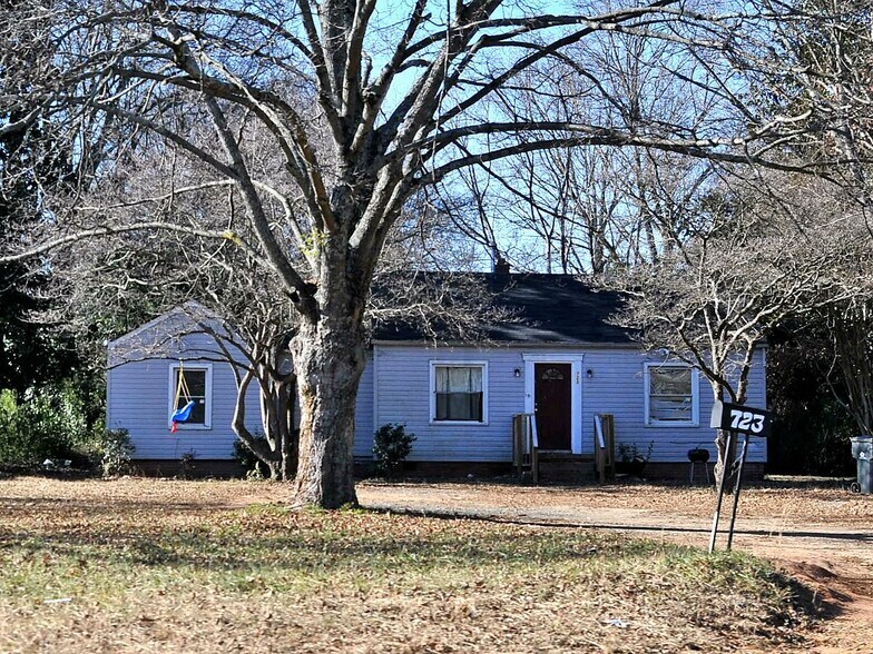 723 W Sugar Creek Rd, Charlotte, NC à vendre - Photo du bâtiment - Image 2 de 6