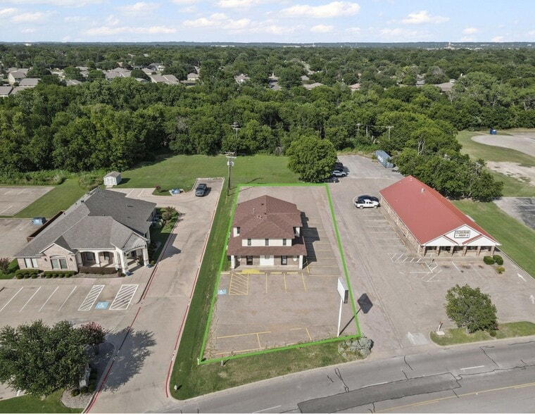 400 N Ridgeway Dr, Cleburne, TX for sale - Building Photo - Image 1 of 15