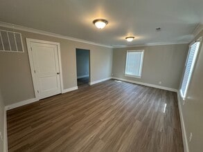 207 Oakdale Rd, Jamestown, NC for lease Interior Photo- Image 2 of 10