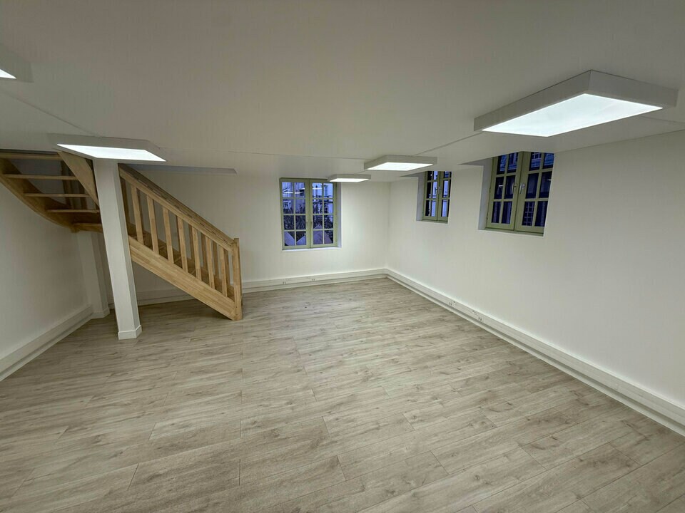 Office in Rouen for lease Interior Photo- Image 1 of 6