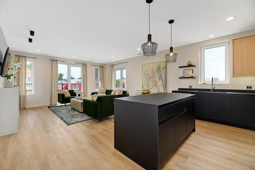 6037 North Ave, Oak Park, IL à vendre - Photo du bâtiment - Image 3 de 6