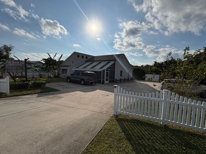 1191 Rockledge Blvd, Rockledge, FL à louer - Photo du bâtiment - Image 1 de 5