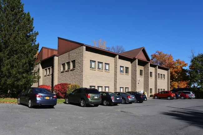 Plus de détails pour 4914 W Genesee St, Camillus, NY - Bureau à louer