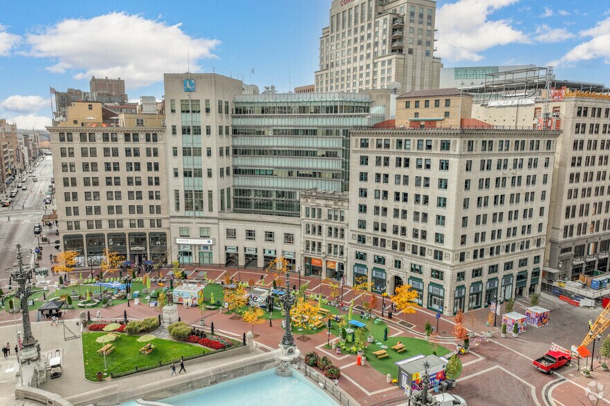 40 Monument Cir, Indianapolis, IN à vendre - Photo du bâtiment - Image 2 de 20