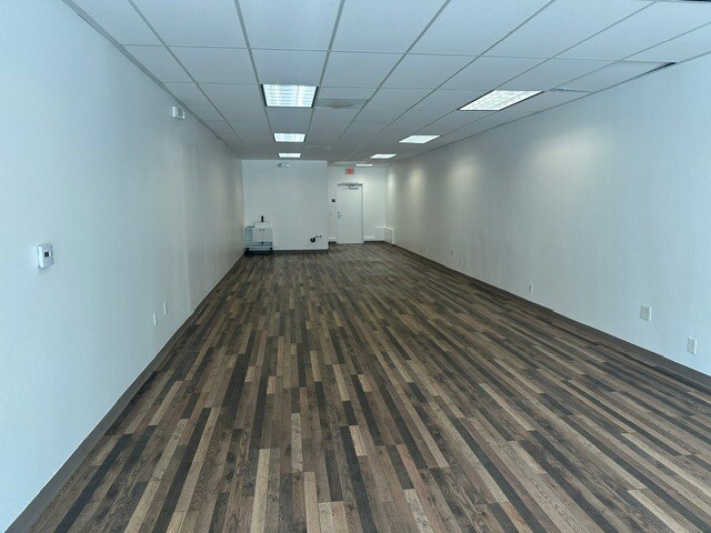 555-559 W Whittier Blvd, La Habra, CA à louer - Photo du bâtiment - Image 3 de 5