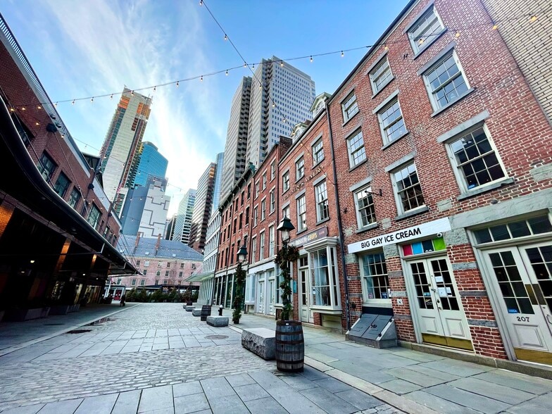 207 Front St, New York, NY for lease - Building Photo - Image 2 of 5