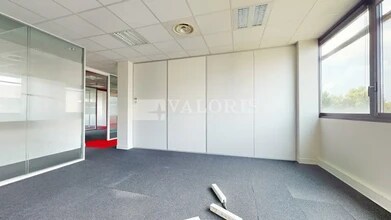 Office in Saint-Priest for lease Interior Photo- Image 2 of 13