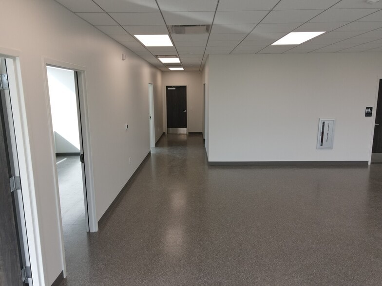 7608 Gateway Blvd, Baytown, TX for sale - Interior Photo - Image 2 of 16