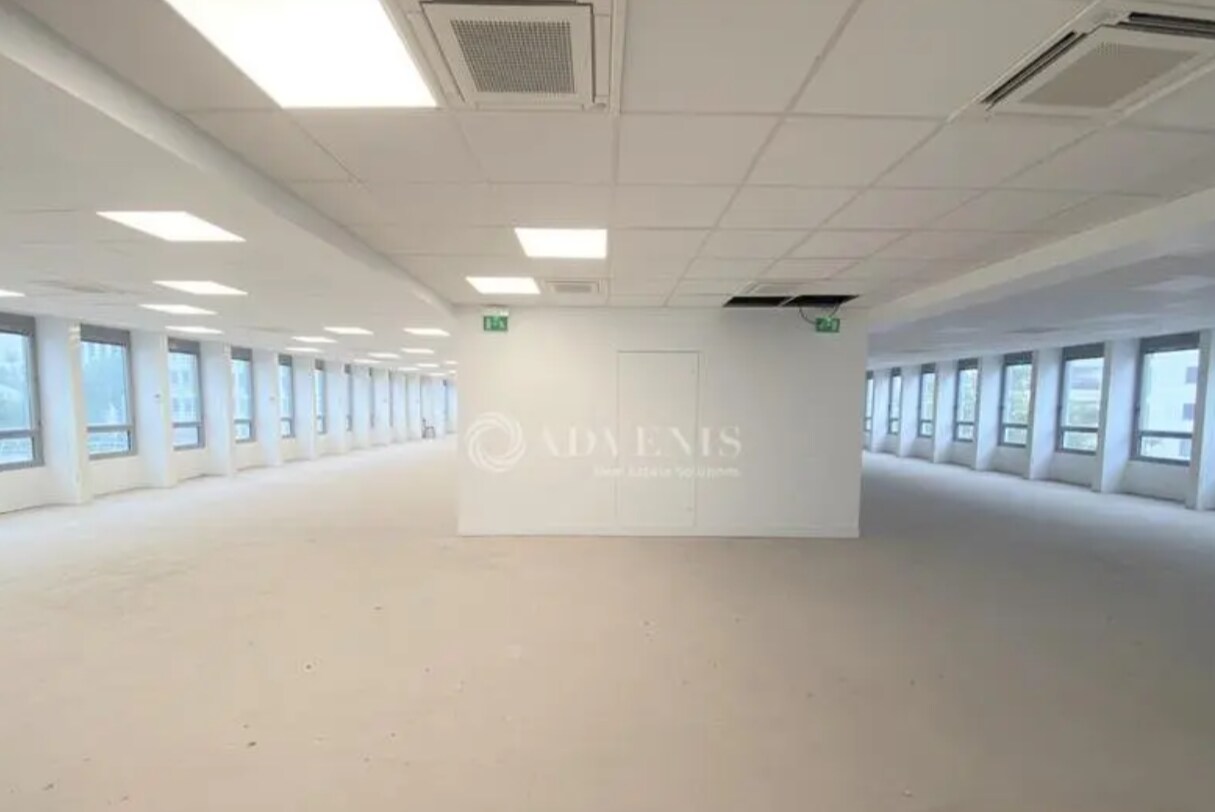 Office in Boulogne-Billancourt for lease Interior Photo- Image 1 of 3